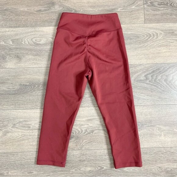 Love Wave Revolve Amy Capri Pant Leggings Cropped High Rise Bordeaux Size Small - Picture 13 of 14